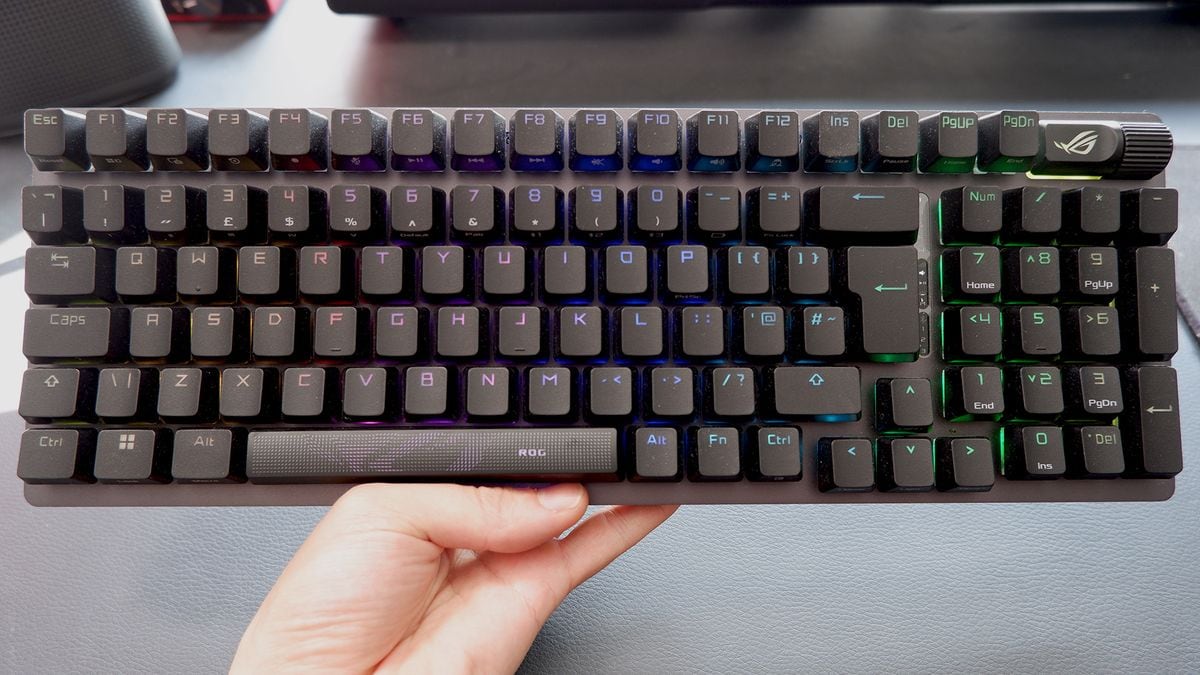 Logitech se plantó en el teclado híbrido: el G512 X 98 permite mezclar interruptores analógicos y mecánicos sin soldar nada