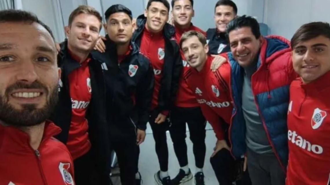 River y la cuenta pendiente: Bustos y Viña, los dos nombres que quedaron dando vueltas en el mercado