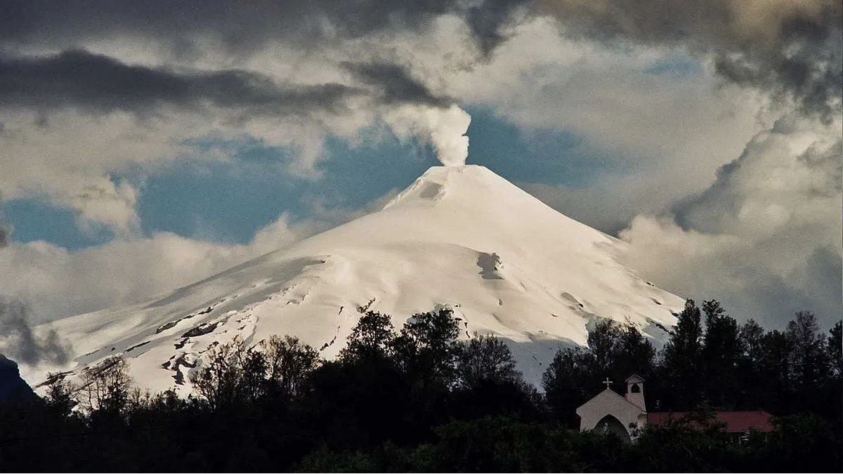 Volcán Villarrica en alerta amarilla: qué deben saber los viajeros que planean visitar la cordillera neuquina