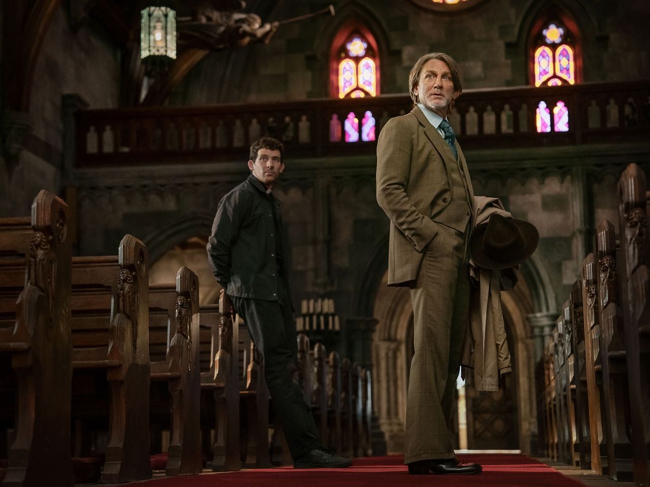Morgan Spector se calza el saco de Robert Langdon y Netflix ya rueda en Praga la nueva apuesta por Dan Brown