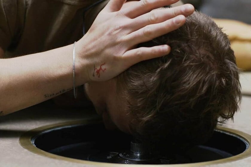 Niki afina pianos y abre cajas fuertes: cómo Roher convierte un oído prodigioso en un thriller de atracos