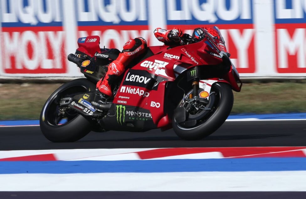 Marc Márquez voló en Misano y le puso freno al líder Martín en la primera práctica del San Marino