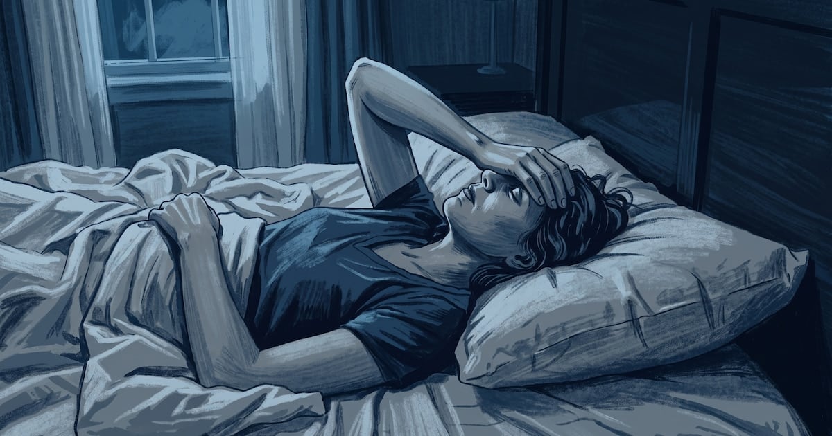 La última mirada del día: cómo las pantallas en la cama se roban el sueño y qué se puede hacer para recuperarlo