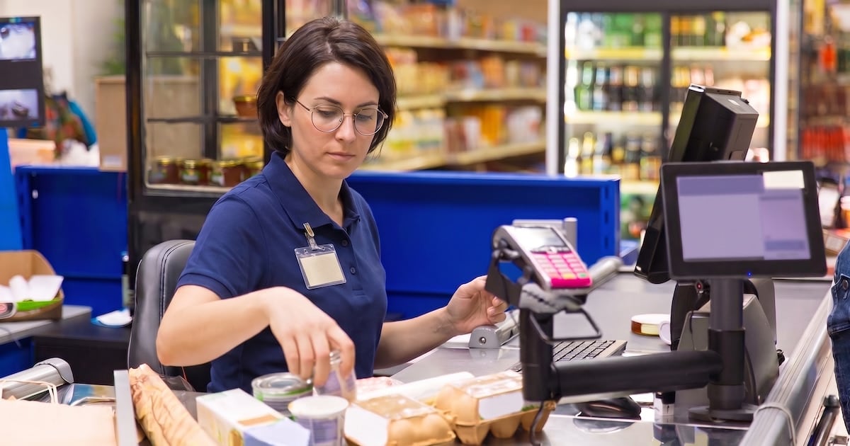 Sueldos de cajeros de supermercado en septiembre de 2026: las escalas completas del CCT 130/75 y los adicionales por manejo de caja