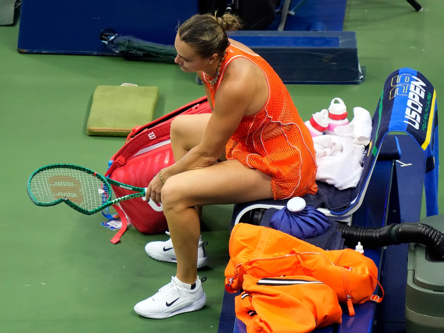 El llanto de Sabalenka y una raqueta rota que volvió a sacudir Nueva York