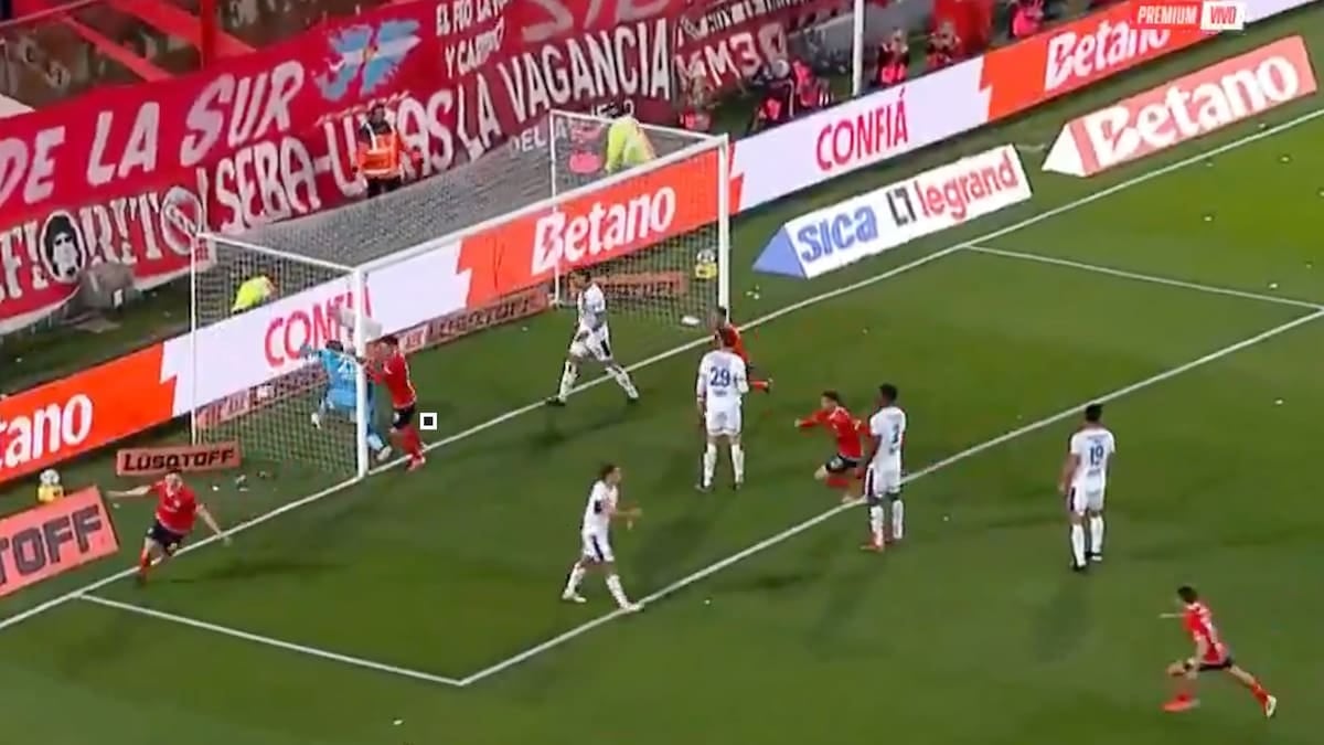 Arrayago, el pibe que no se achica: de cabeza le dio el clásico al Rojo ante San Lorenzo