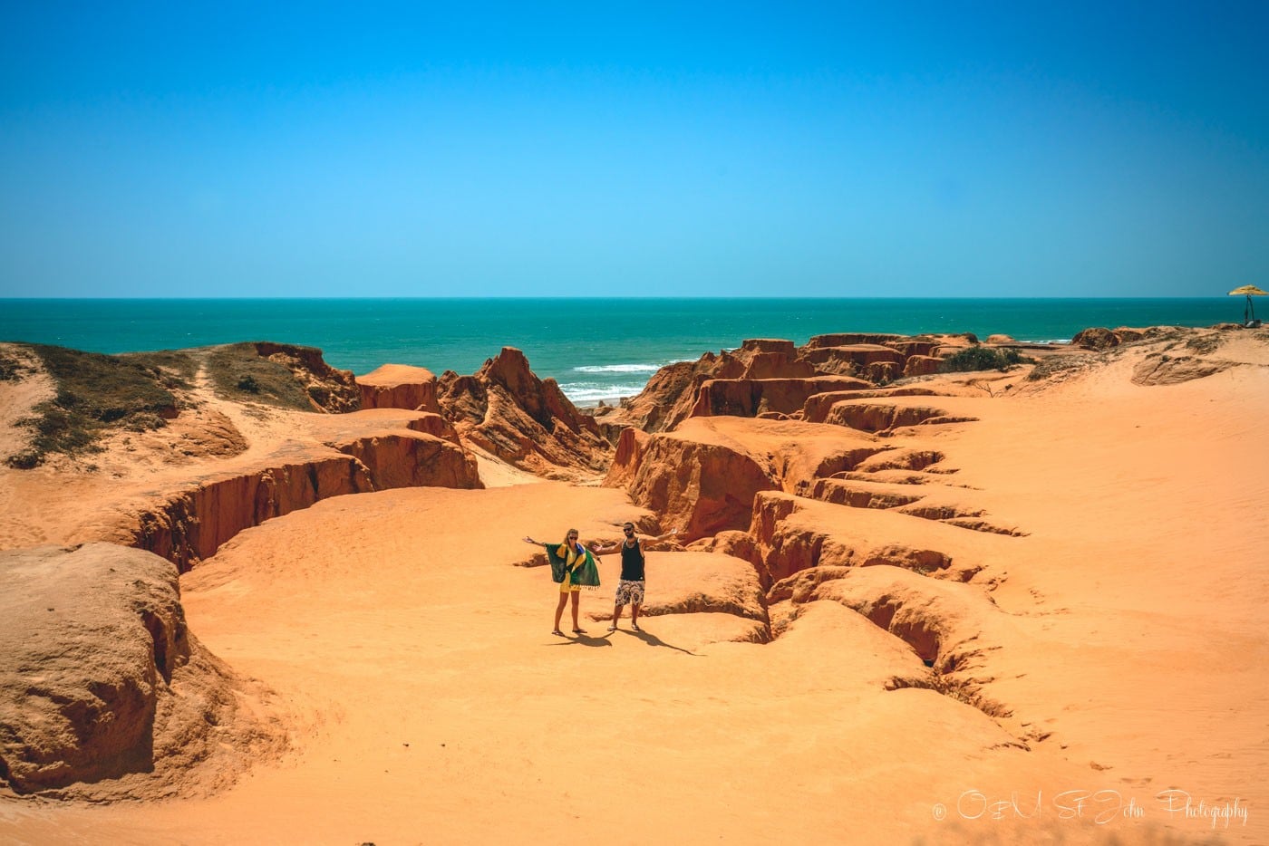 Pipa, el balneario del noreste brasileño que combina once playas, delfines a la vista y acantilados colorados en un mismo litoral