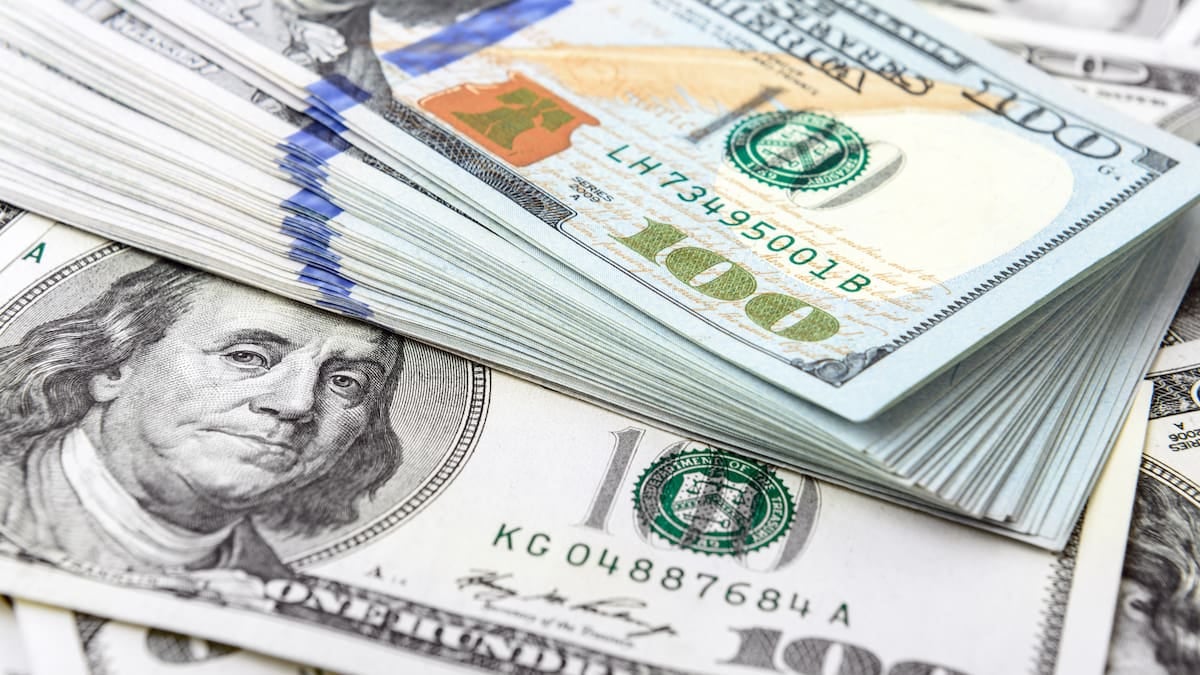 Dólar minorista sin variantes en el inicio de la semana: el oficial se sostuvo en $1.530 y el blue se comercializó a $1.545