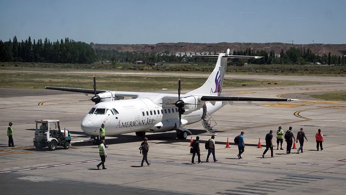 Una aerolínea neuquina que apuesta a las nubes para acercar la provincia de punta a punta