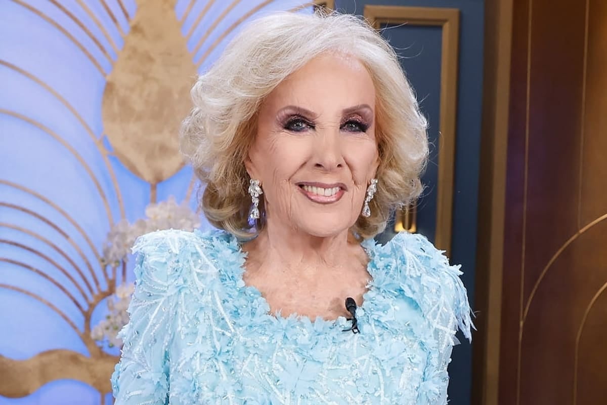 Juana Viale vuelve a tomar la lapicera: Mirtha Legrand sigue peleando con la tos y todavía no vuelve al canal