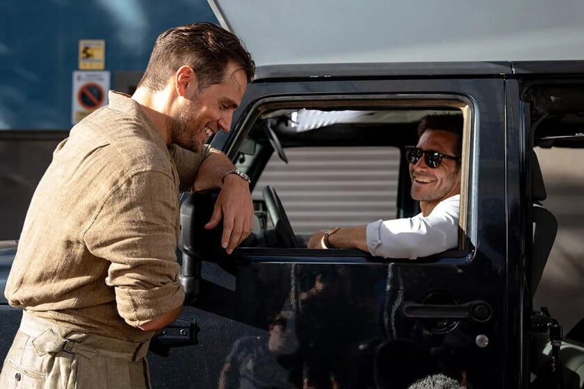 Ritchie vuelve al ruedo: lo que hay que saber de "En la zona gris", la nueva con Cavill y Gyllenhaal rodada en Tenerife