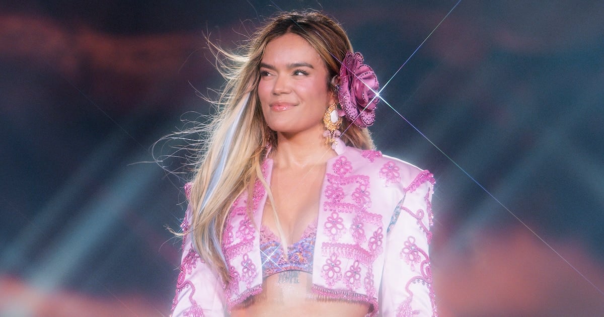 La noche en que Karol G hizo temblar Nueva Jersey con mariachis, Drake en off y un guiño a Selena