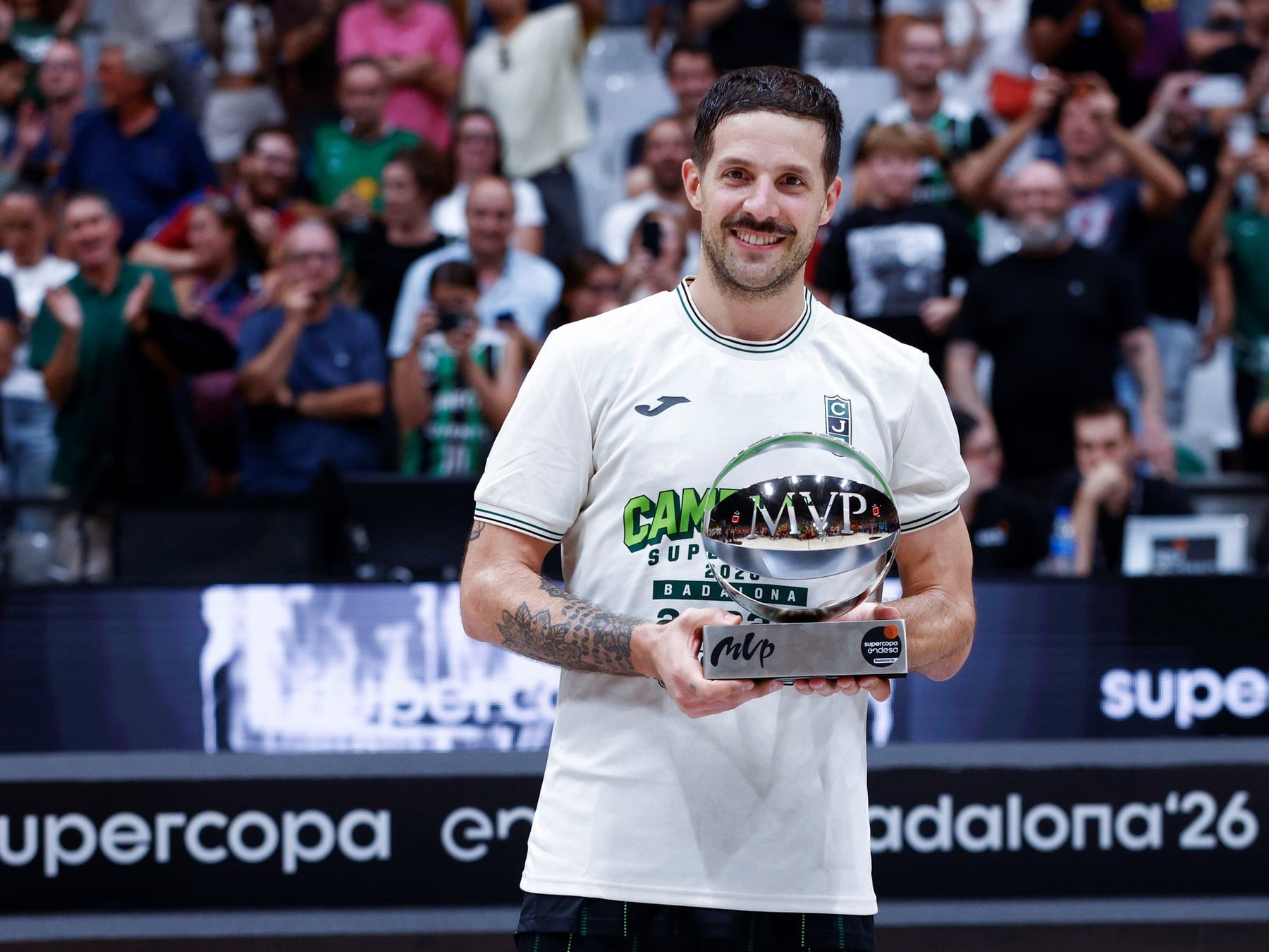 Laprovíttola le borró la sonrisa al Barsa y le dio la Supercopa a Joventut