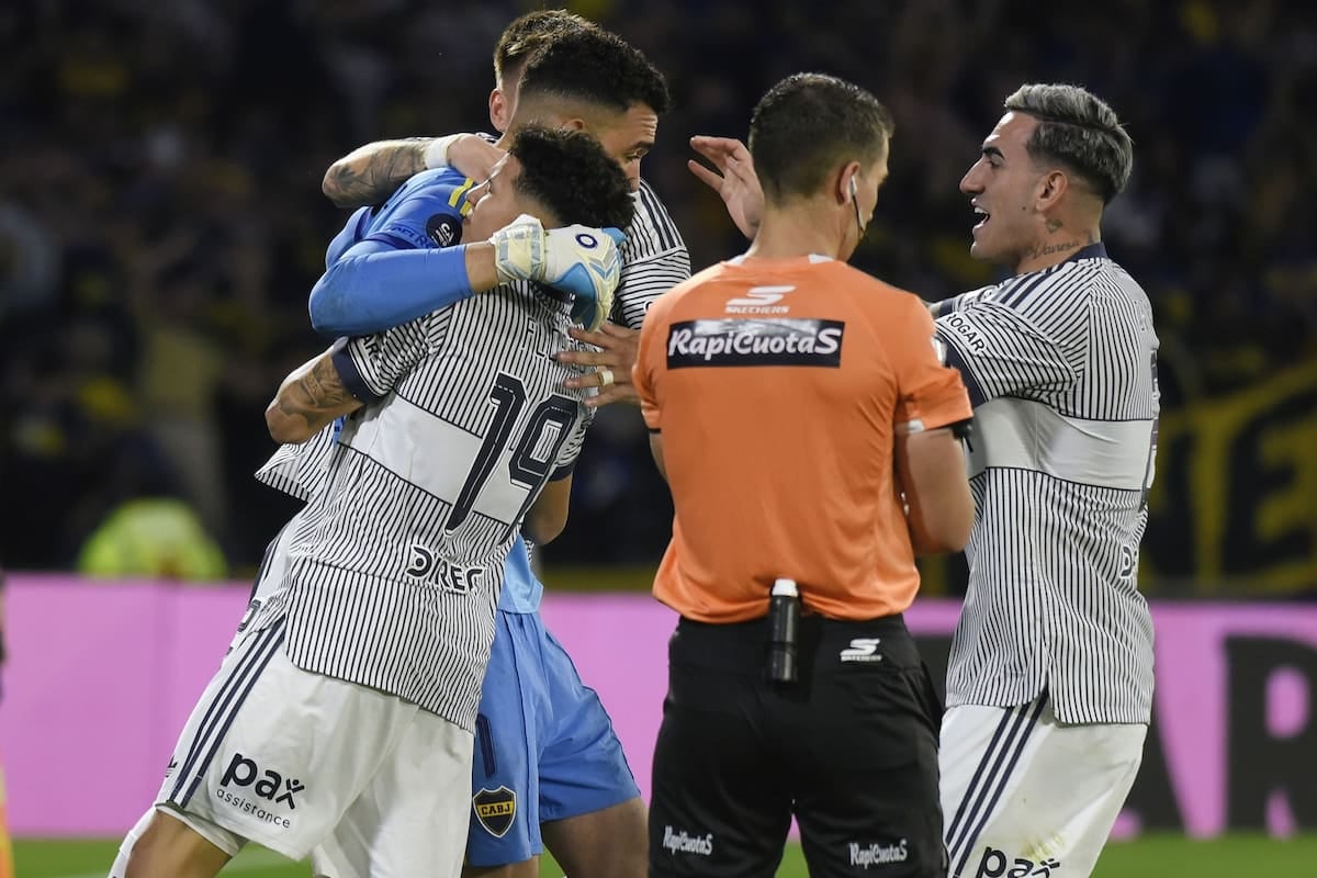 Boca zafó del papelón, va contra Racing y sueña con Banfield en semis
