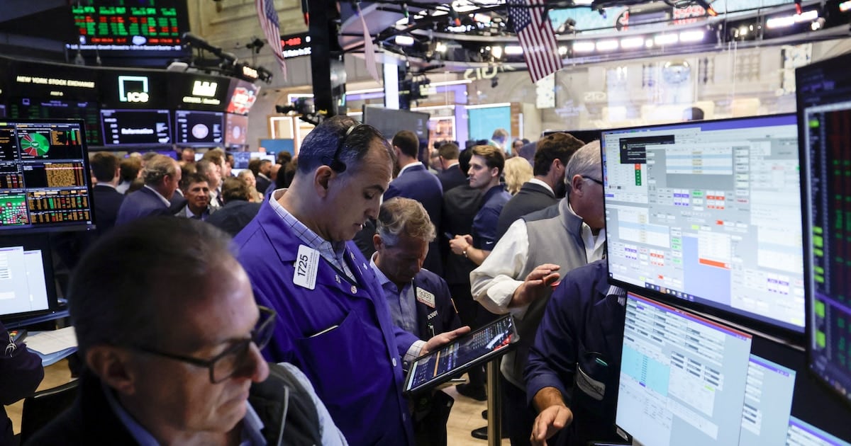 El blue avanzó a $1.560 y el Banco Nación sostiene el techo en $1.535 sin moverse hace seis ruedas