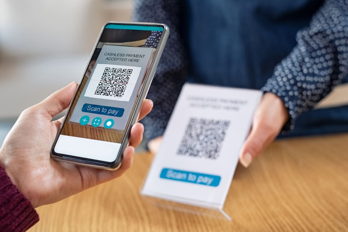 Creció el QR y cayeron las tarjetas: la radiografía de los medios de pago que difundió el Banco Central