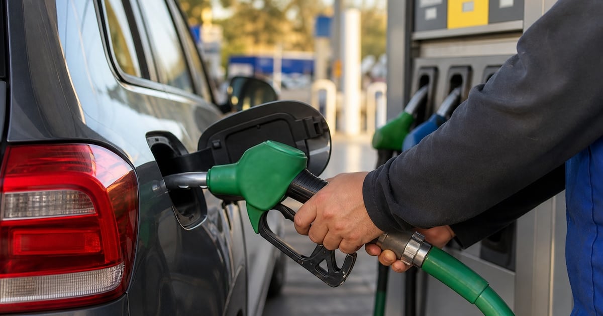 Un estudio privado proyecta que la nafta súper podría rozar los 2.318 pesos en el Gran Buenos Aires si se trasladan los impuestos pendientes
