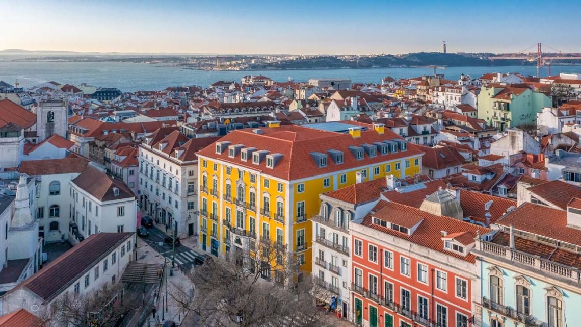 Lisboa se recorre a pie desde un palacio del siglo XVIII dedicado al vino portugués