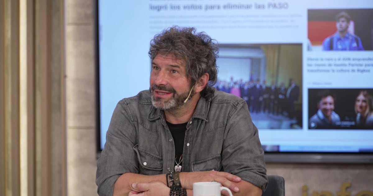 Iván Noble abre el baúl y se da el gusto de cantar lo que había quedado guardado