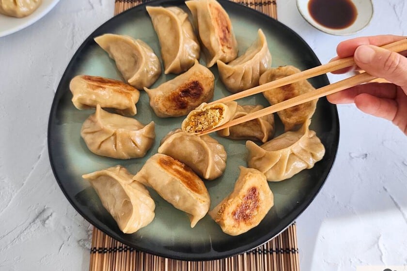 Gyozas vegetarianas con tofu y shiitake: la receta casera que rinde treinta unidades y se cocina en sartén
