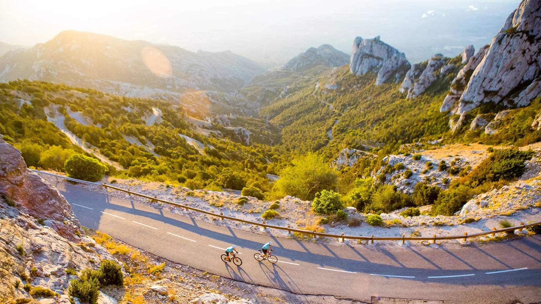 El Grand Tour de Cataluña: una vuelta de 2.000 kilómetros que enlaza mar, monasterios y alta montaña