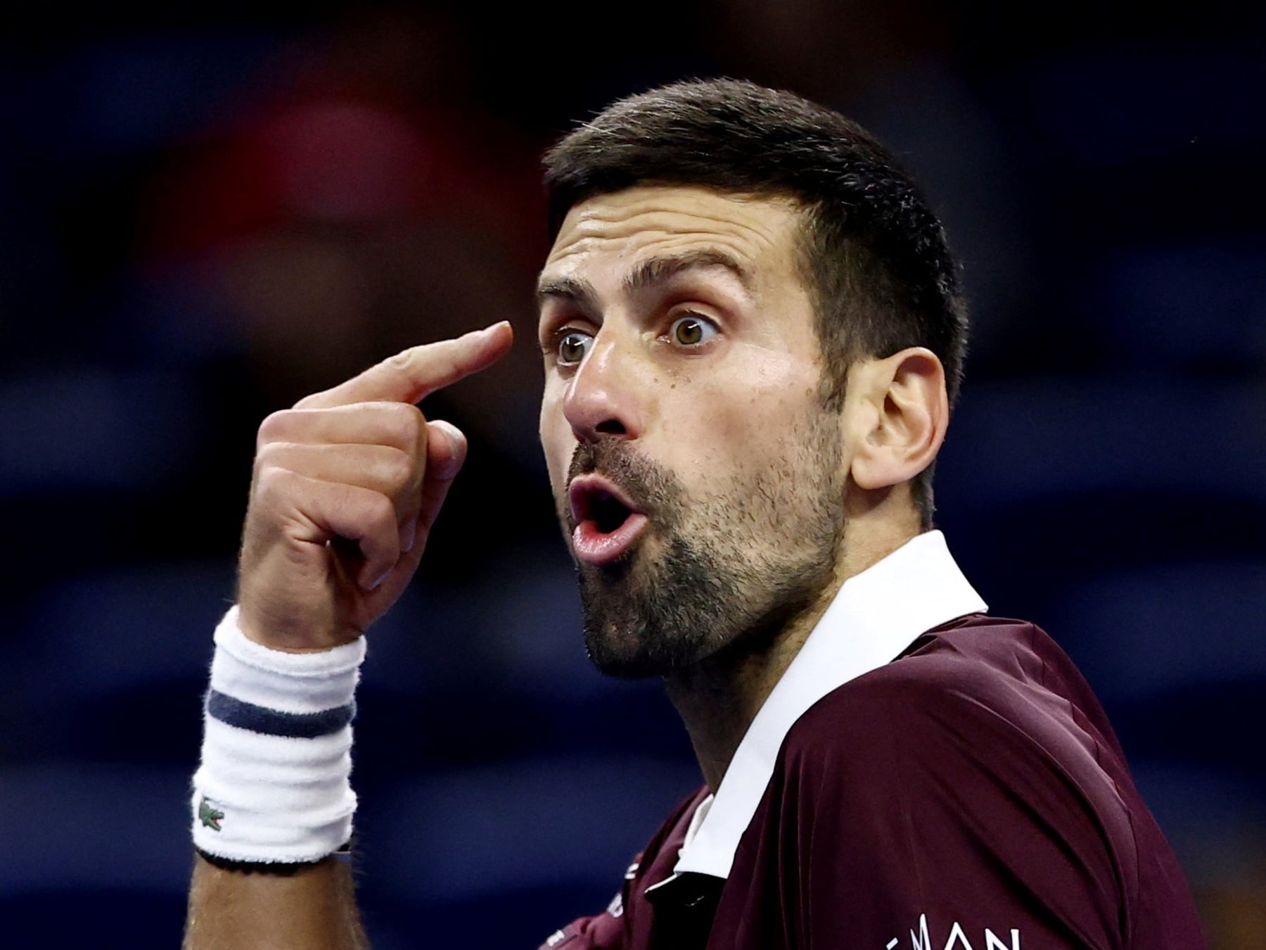 Djokovic aguantó el guante, se bancó el reclamo de Zverev y va por Medvedev en semis de Pekín