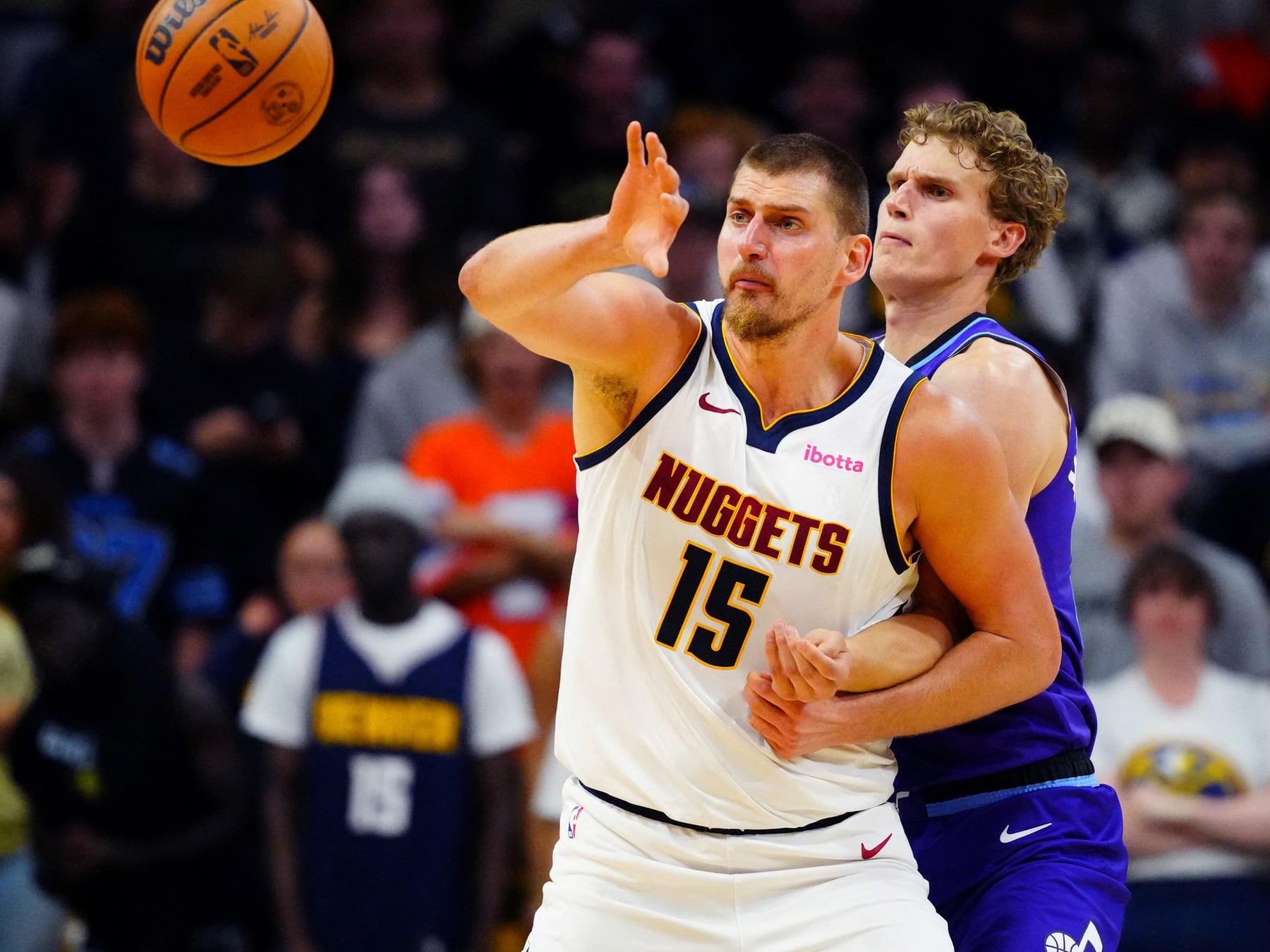 El pase de Jokic que se lleva todas las miradas: Denver cayó 97-109 en su estreno de pretemporada