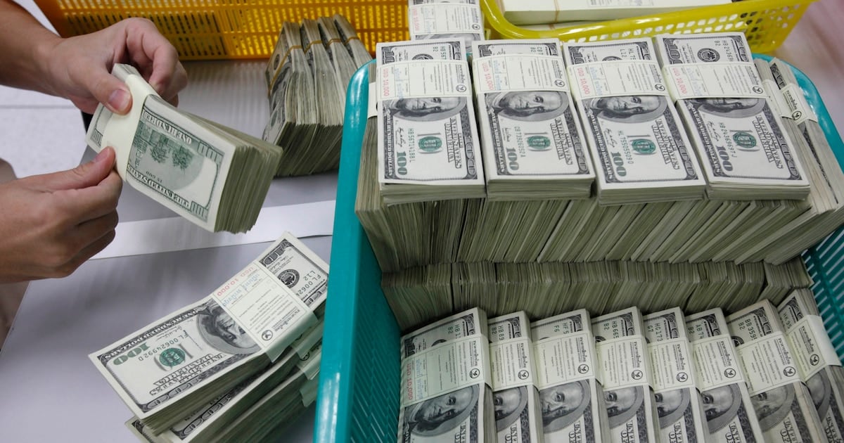 El blue perforó los $1.550 y se acercó al precio de venta del Banco Nación