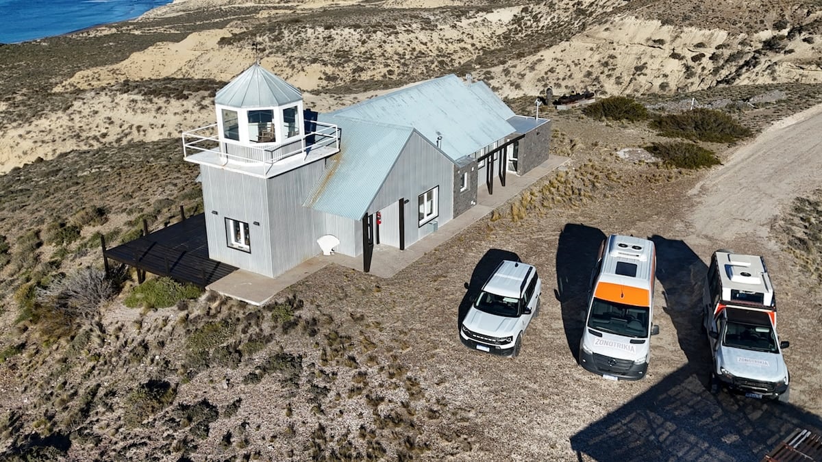 Las Charas, la estancia patagónica donde la fauna marina se observa desde la costa y la estepa se recorre a pie