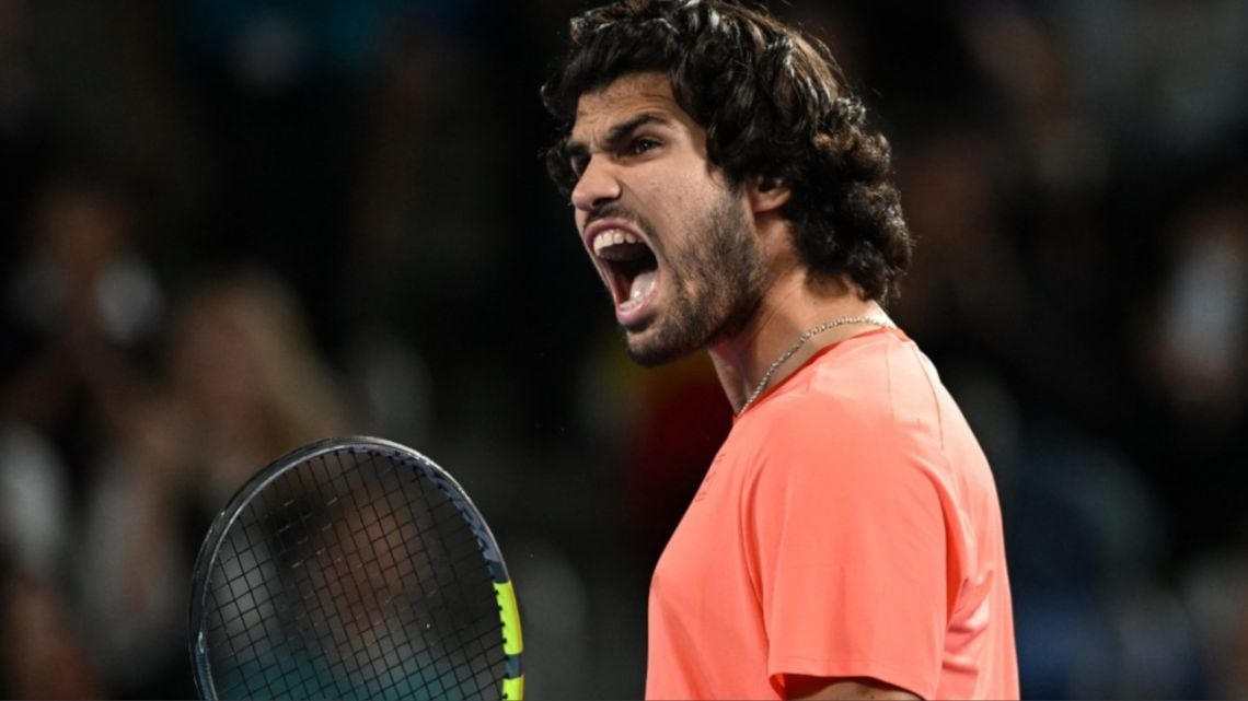 Carlitos no afloja: remontó ante Munar y va por la corona en Tokio