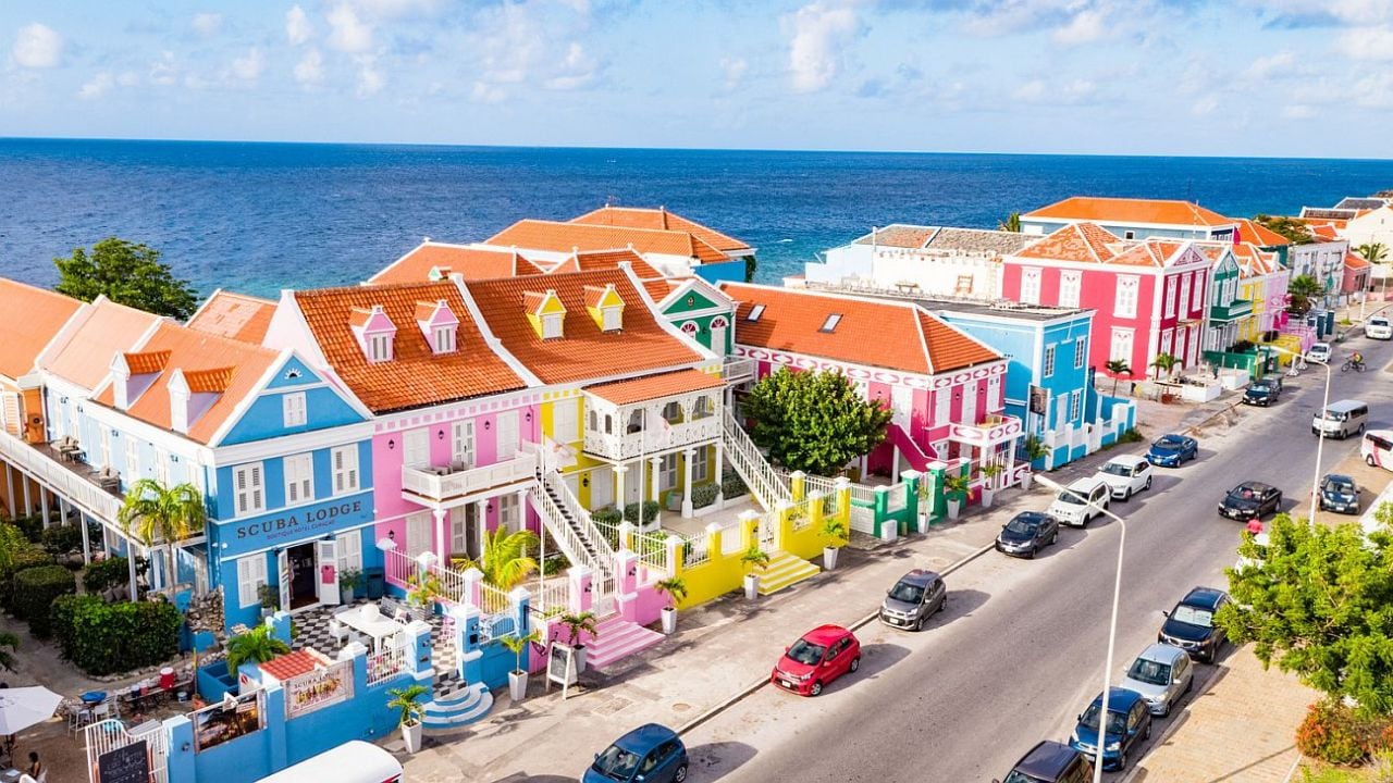 Curazao, una isla del Caribe austral que combina playas, patrimonio urbano y travesías en todoterreno por la costa oeste