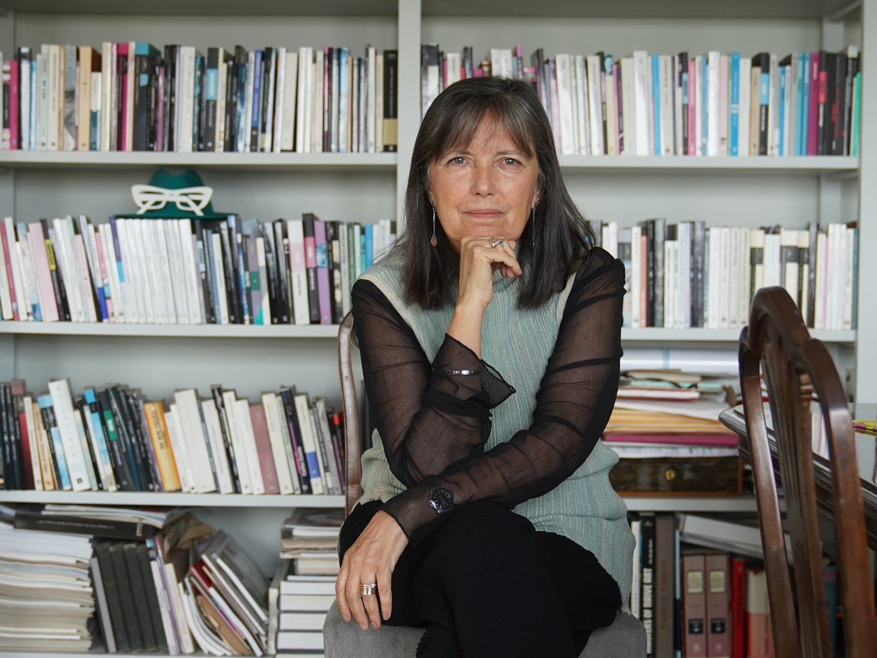 Una bióloga muerta, una editora en duelo y un canto que no se apaga: la nueva novela que Claudia Piñeiro escribe sobre la amistad entre mujeres