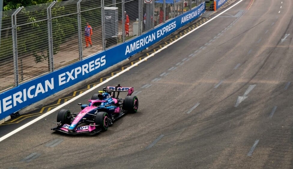 Verstappen se adueñó de Marina Bay bajo la lluvia y Colapinto se quedó con el motor mudo en la curva 14