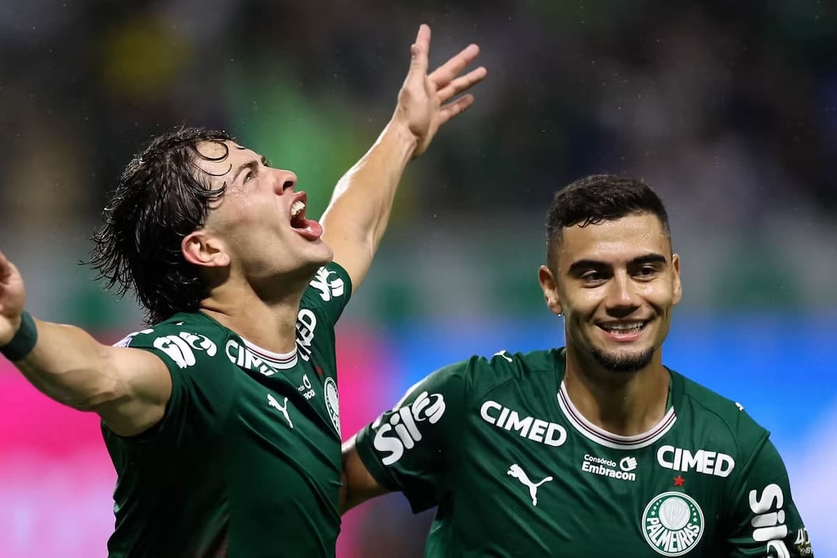 El pibe Giay se destapó con un doblete y Seedorf se calza el buzo de Corinthians en una tarde caliente de San Pablo