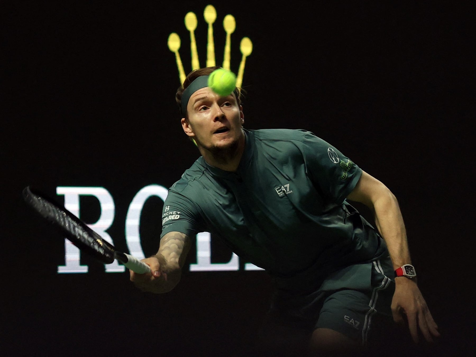 Bublik, la mano rota y el carácter intacto: el kazajo se florea en Shanghai y va por Zverev
