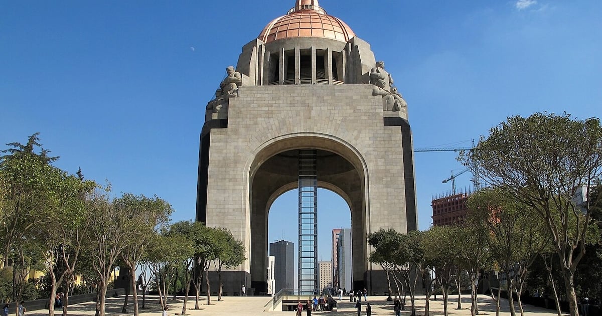 Sesenta y siete metros de hierro y pólvora: el arco triunfal más alto del mundo se levanta en Plaza de la República