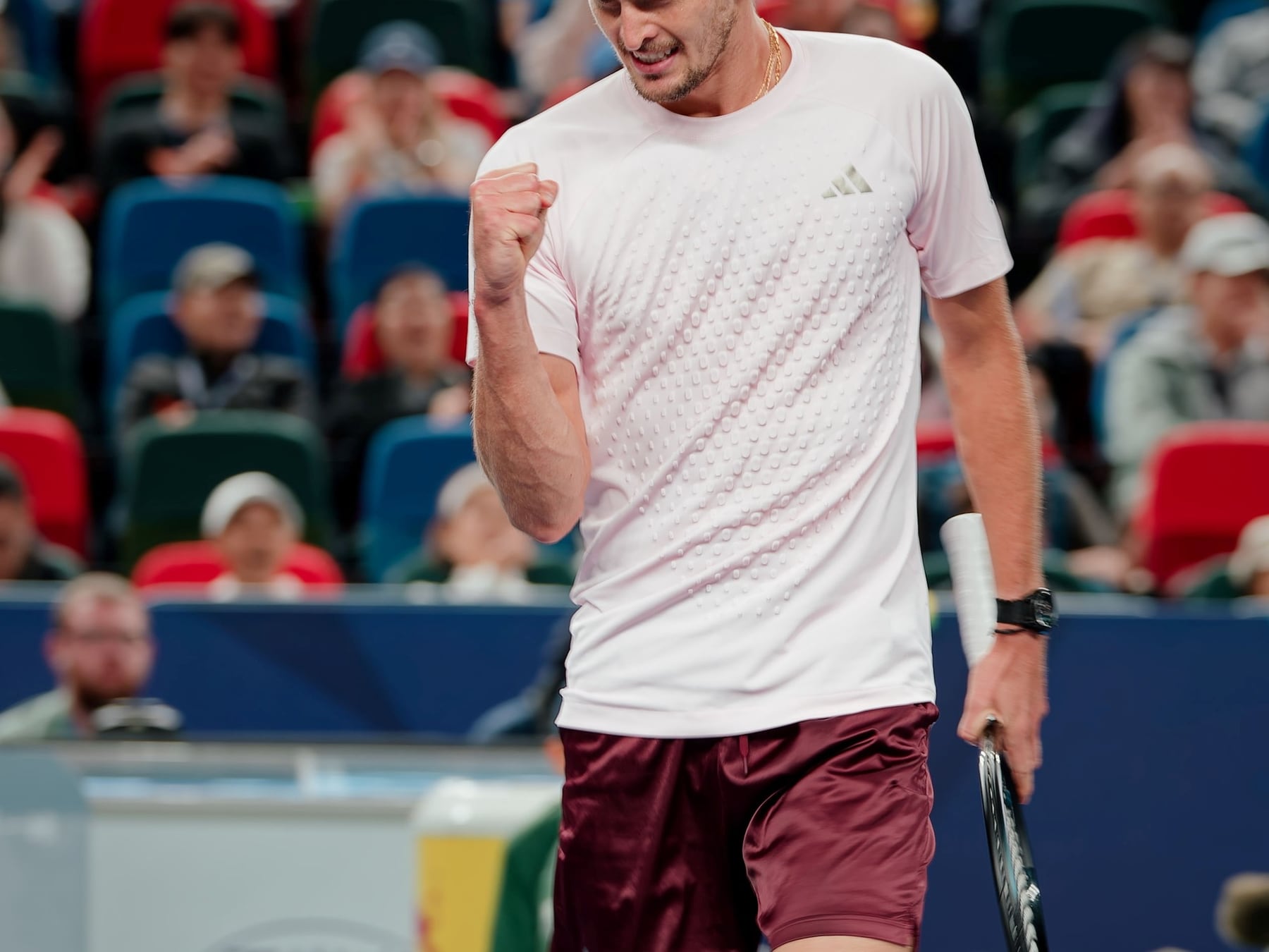 Zverev barrió a Demon y ya está entre los cuatro mejores de Shanghái
