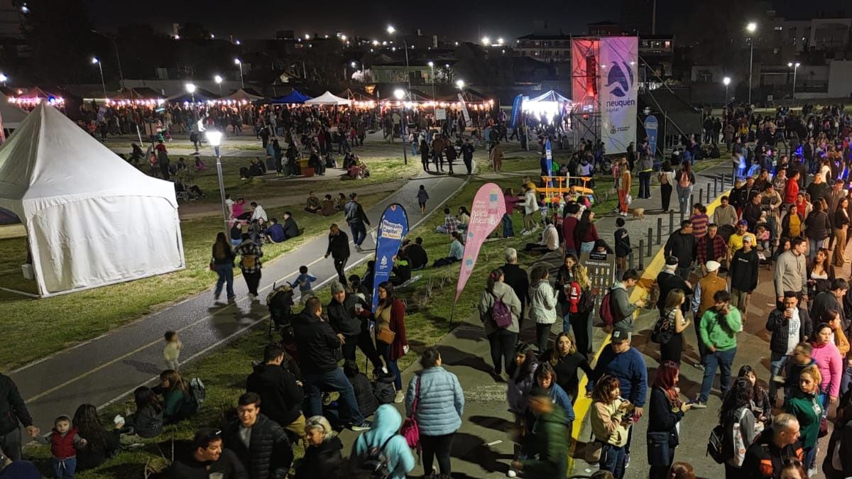Parque Jaime de Nevares se viste de feria para celebrar a las madres con 170 puestos y un polo a las brasas