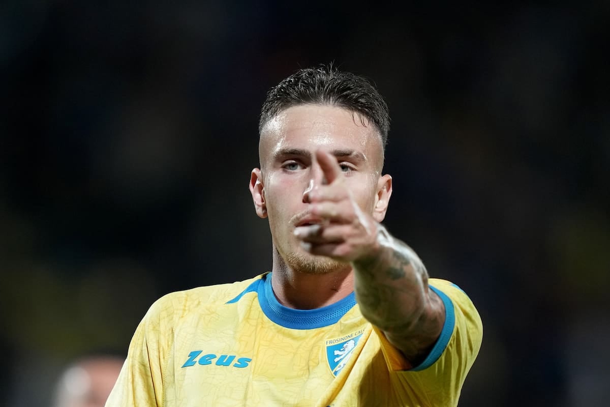 Raimondo hizo triplete, Frosinone goleó a Sassuolo y el italiano se subió a lo más alto de la tabla de goleadores