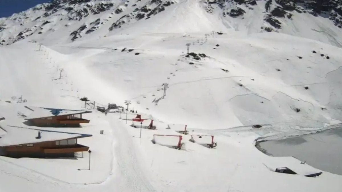 Una avalancha en la cordillera chilena dejó tres montañistas muertos y cuatro heridos cerca de la frontera con Mendoza