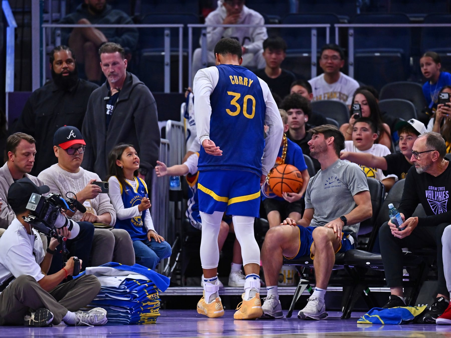 Steph firmó en oro y se torció el tobillo en la misma semana: arranca la NBA con suspenso en Golden State
