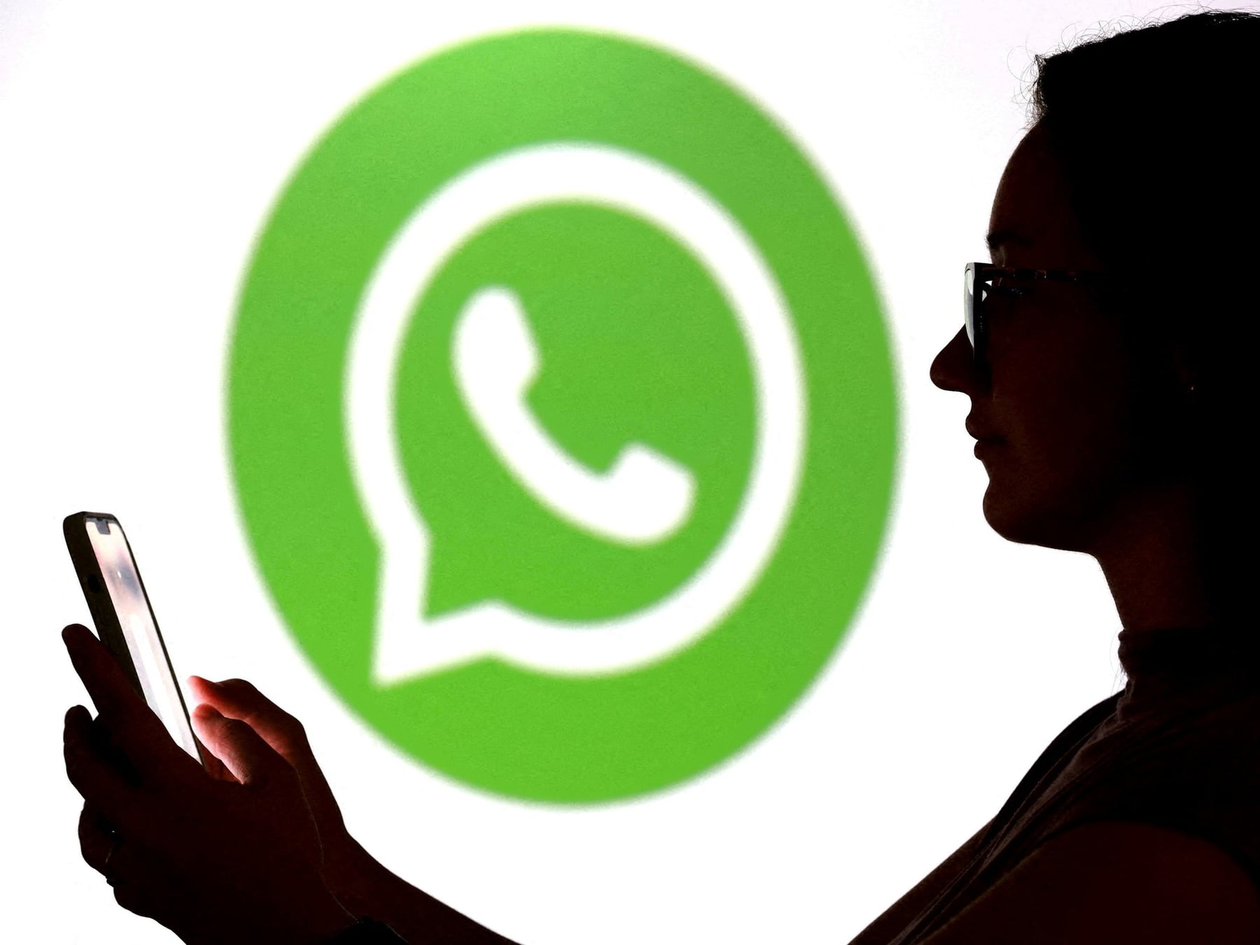 WhatsApp permite cerrar cuentas abiertas en equipos ajenos
