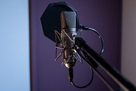 El terror de las noches Lucianas cruza de los auriculares a Disney Plus