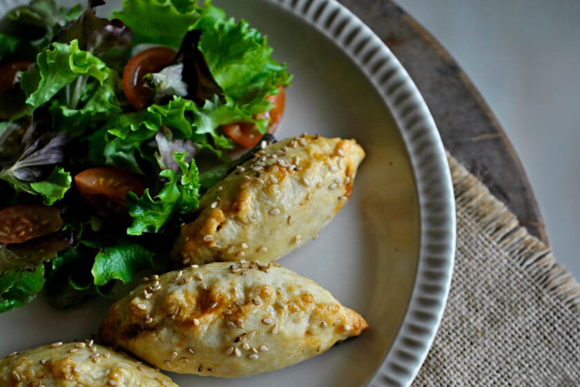 Masa casera, relleno jugoso y horno: la guía para unas empanadillas de ternera y champiñones