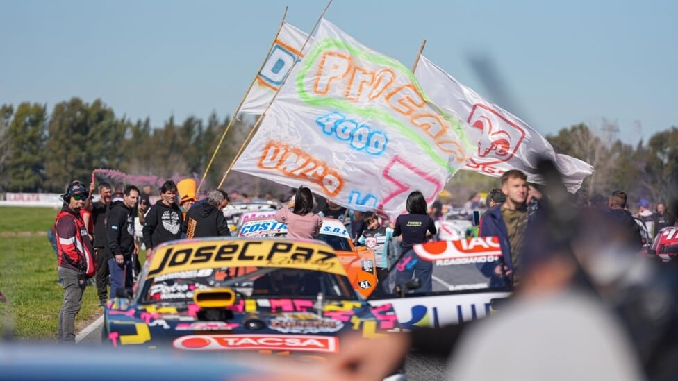 José C. Paz hizo suyo La Plata y llegó con tres pilotos al definitorio