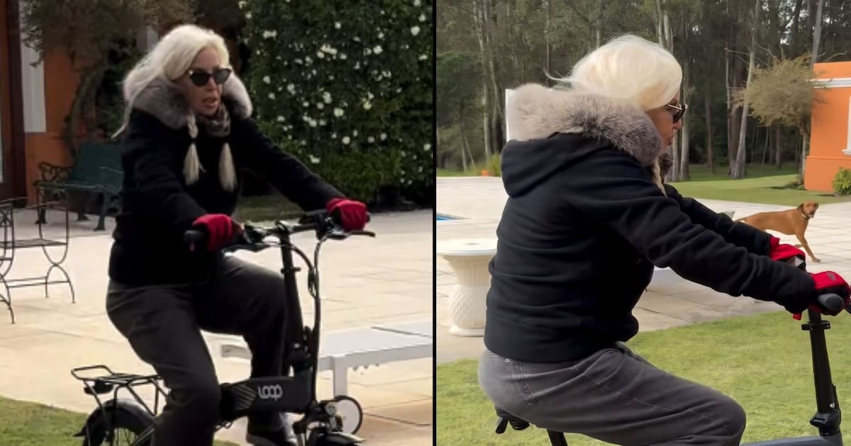 Susana Giménez su nueva bicicleta con sus perros en Punta del Este